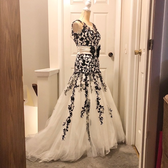 Alfred Angelo Floral Wedding Gown NWT Sz 0 - Picture 3 of 8